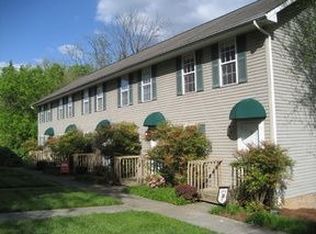 30 Lake Village Ct, JOHNSON CITY, TN 37601