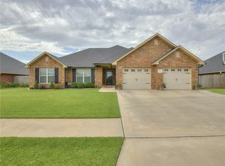 2212 Pinnacle Dr, Weatherford, OK 73096