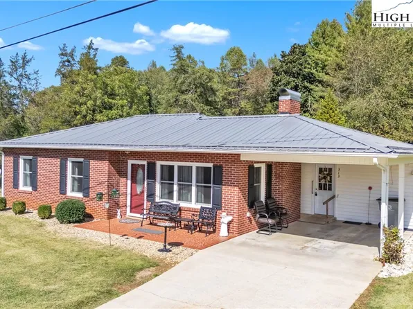 313 SE Arrowood Street, Lenoir, NC 28645