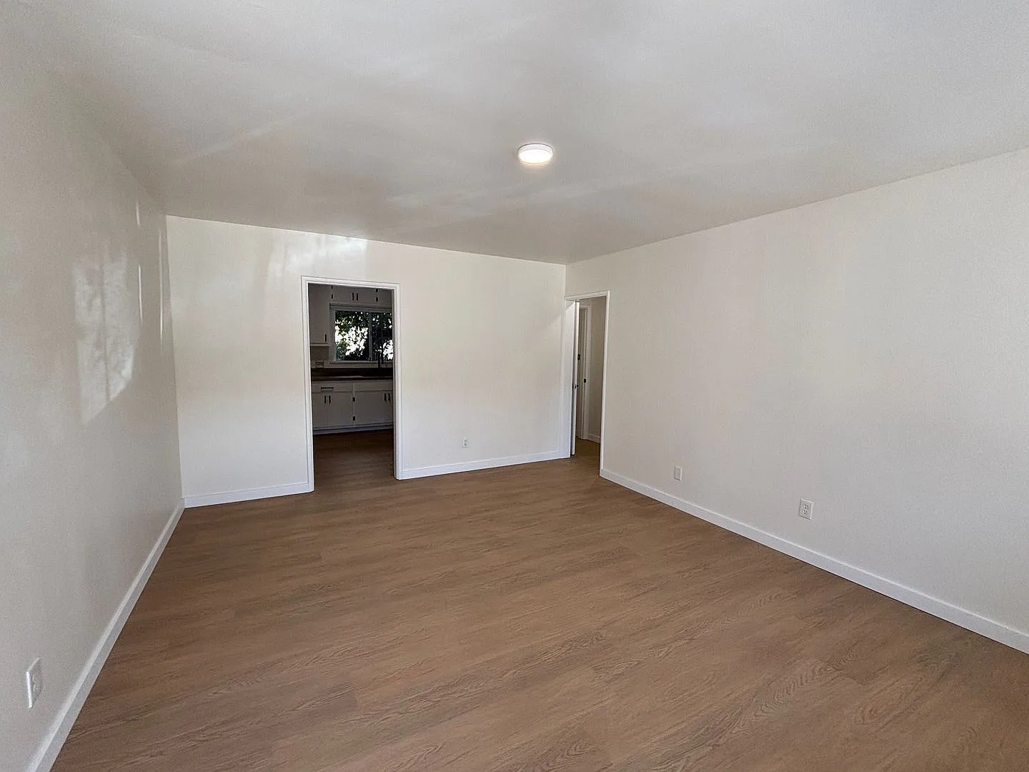 2 bed, 1.0 bath, 760 sqft, $2,195 — Photo 2