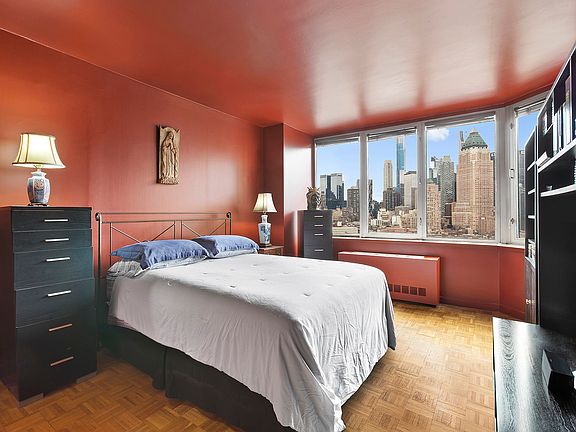 4th image of 500 W 43rd St APT 24E