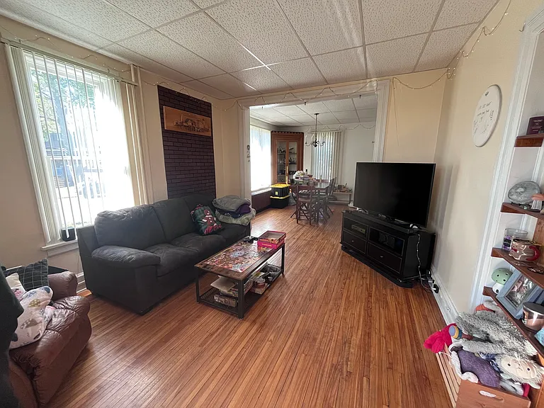 420 N Lake St — Photo 3