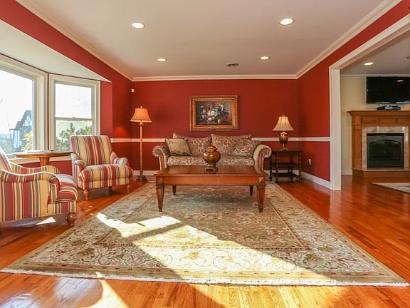 4th image of 6 Hobbs Ct