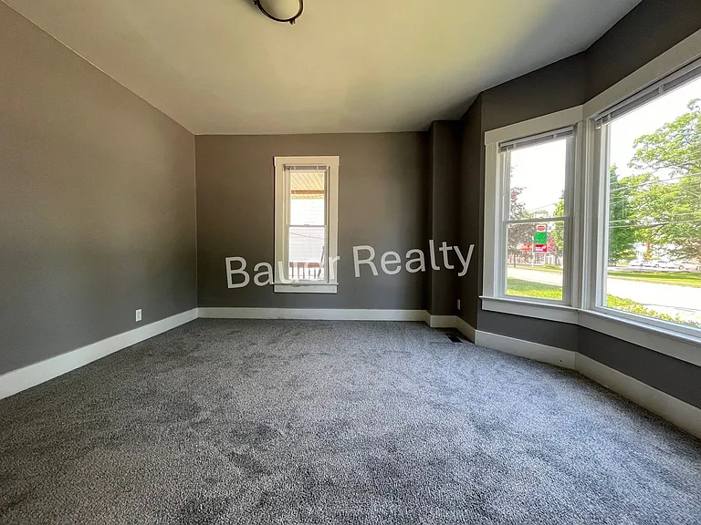 58 E Main St — Photo 9