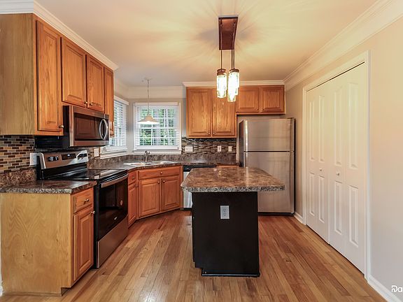 3rd image of 5 Flint Ridge Ct