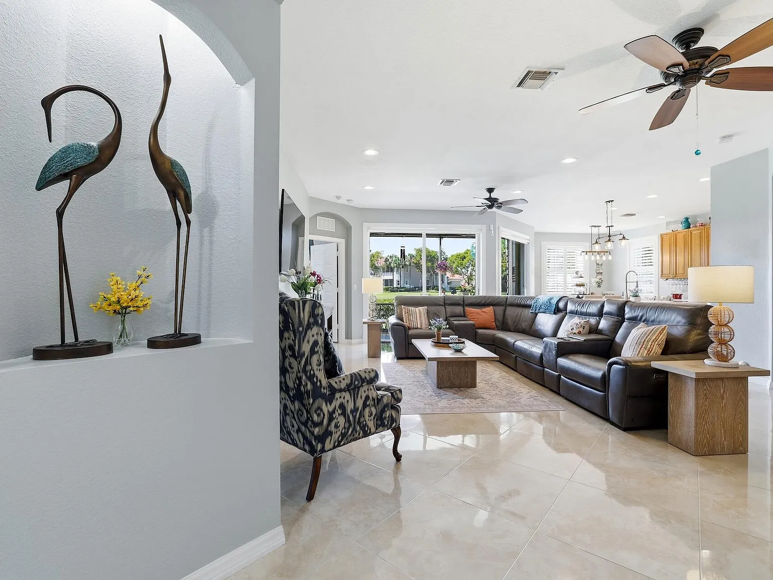 3 bed, 2.0 bath, 1812 sqft, $5,000 — Photo 3
