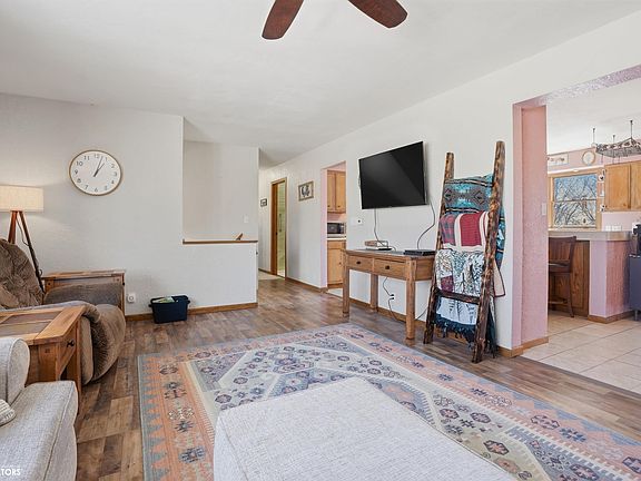 4th image of 105 E Main St