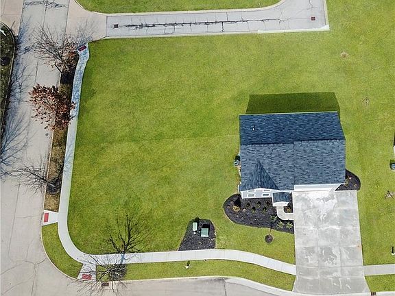 4th image of 2735 Himelrigh Blvd
