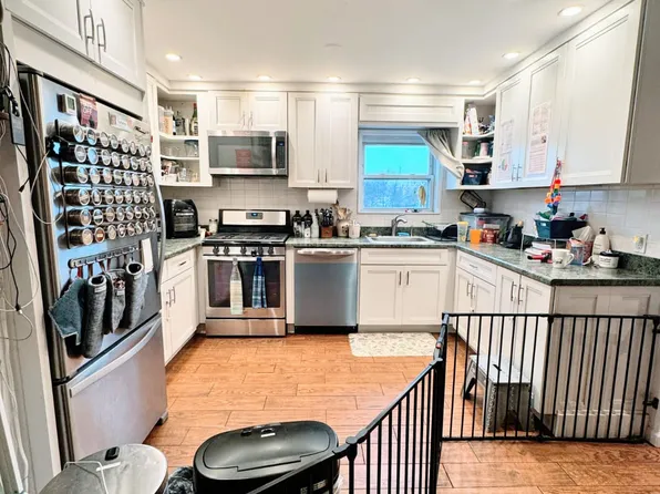 25-11 33rd Street image 2 of 10