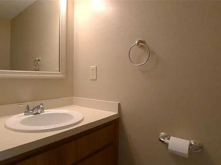 608 Lynchburg Dr — Photo 5