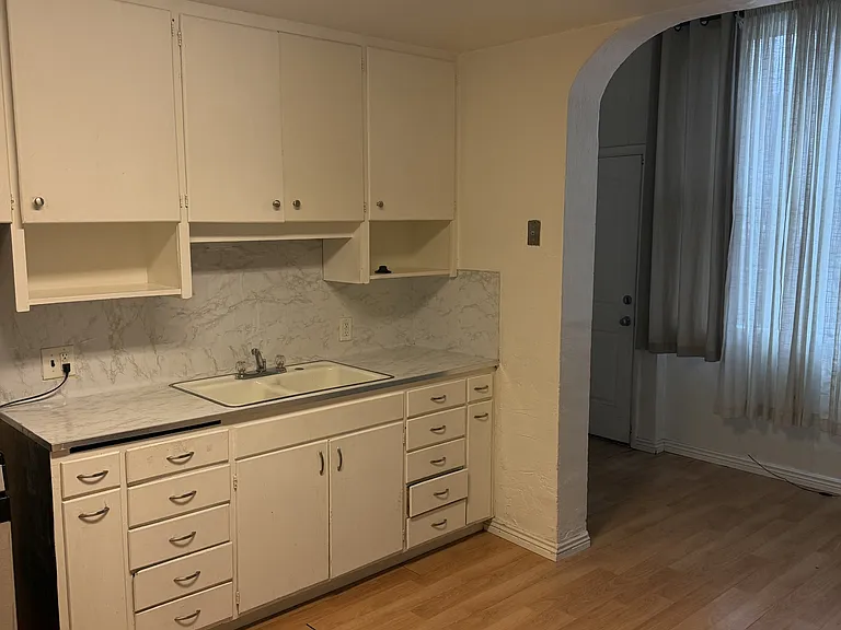 319-100 North St — Photo 5