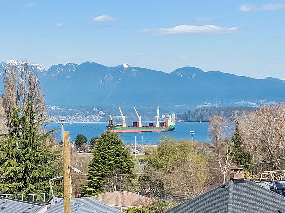 2nd image of 4389 Locarno Cres