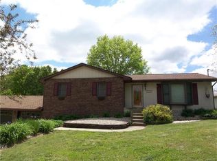 1215 S Hanser Ln, Godfrey, IL 62035