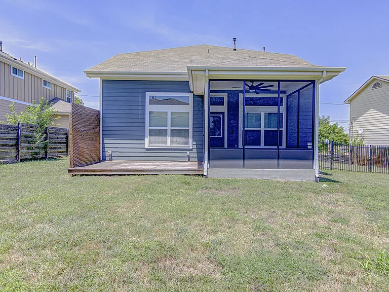 2117 Maxwell Ln — Photo 30
