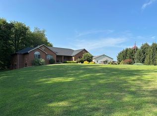 269 E Gilmore Rd, Grove City, PA 16127