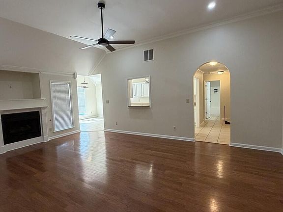 4th image of 806 Vista Cv