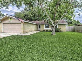 5106 Centennial Ln, Friendswood, TX 77546