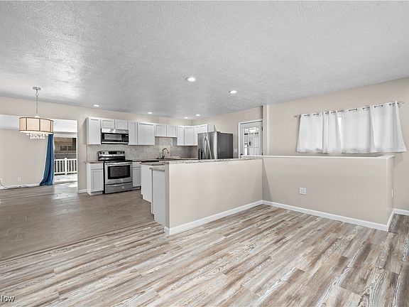 4th image of 2612 Larkmoor St