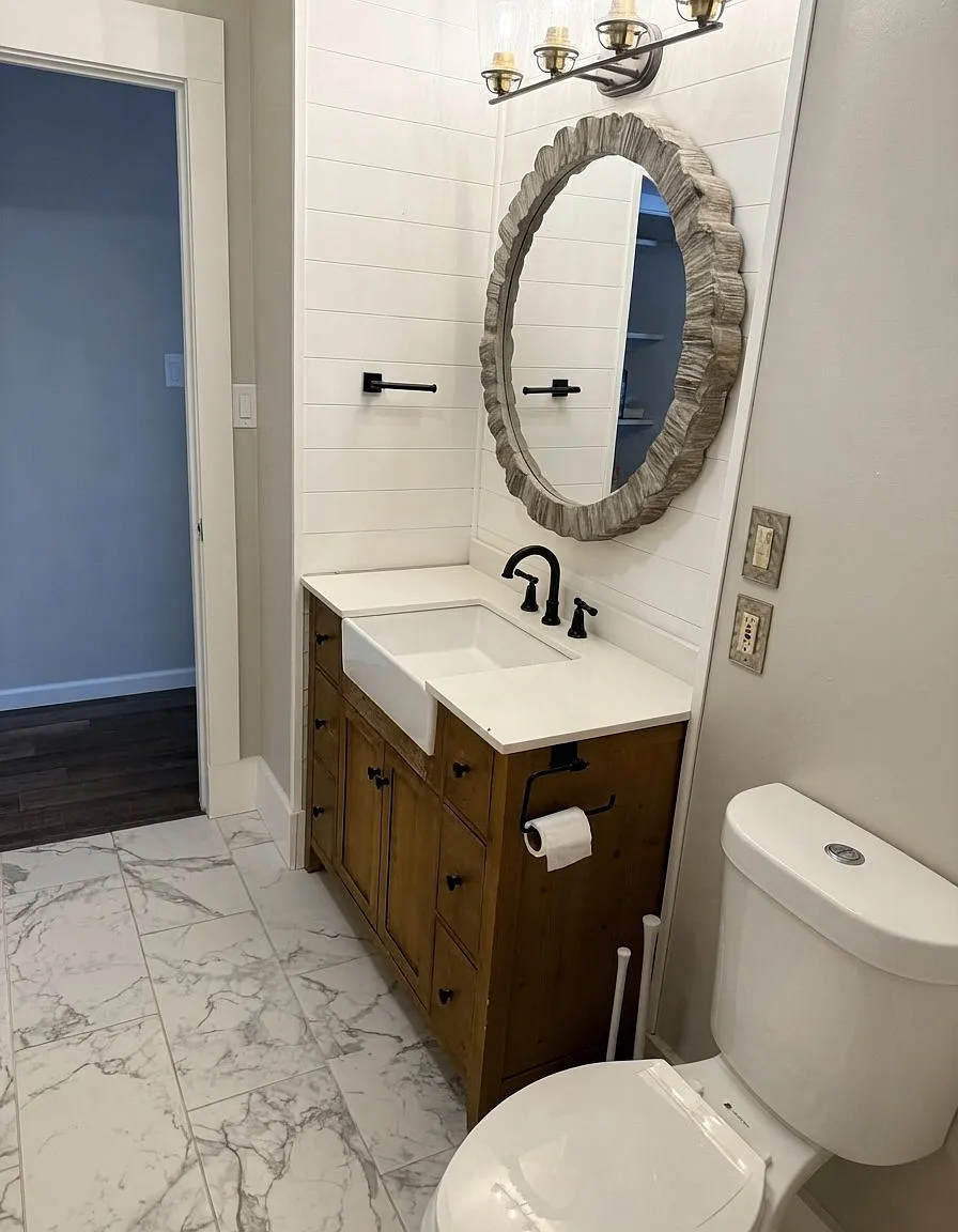 Beautiful 4 bedroom home with garage located in Cordova Illinois — Photo 3