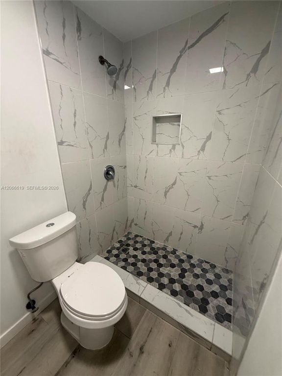 2910 NW 6th Ct, photo 3