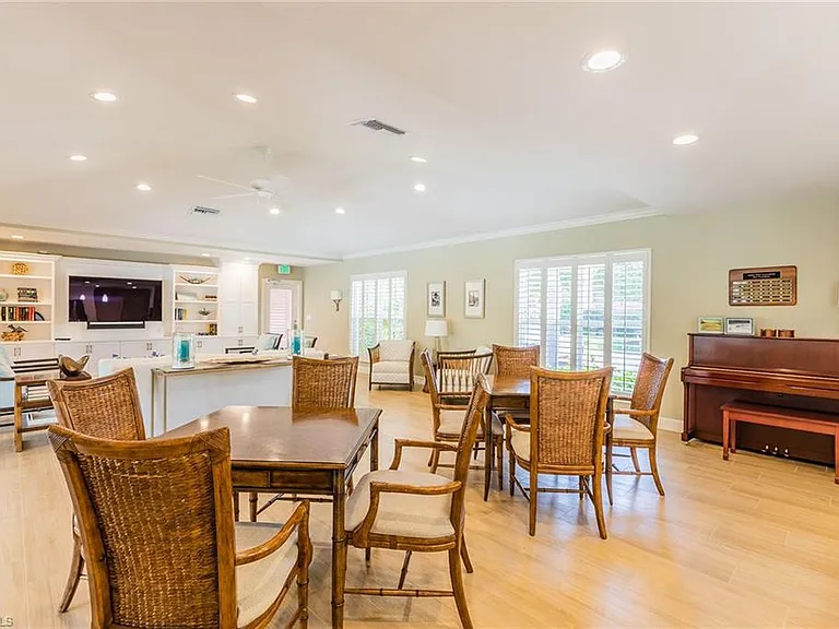 2203 Gulf Shore Blvd N #E1 — Photo 23