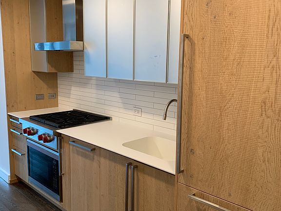 5th image of 211 E 13th St #5D