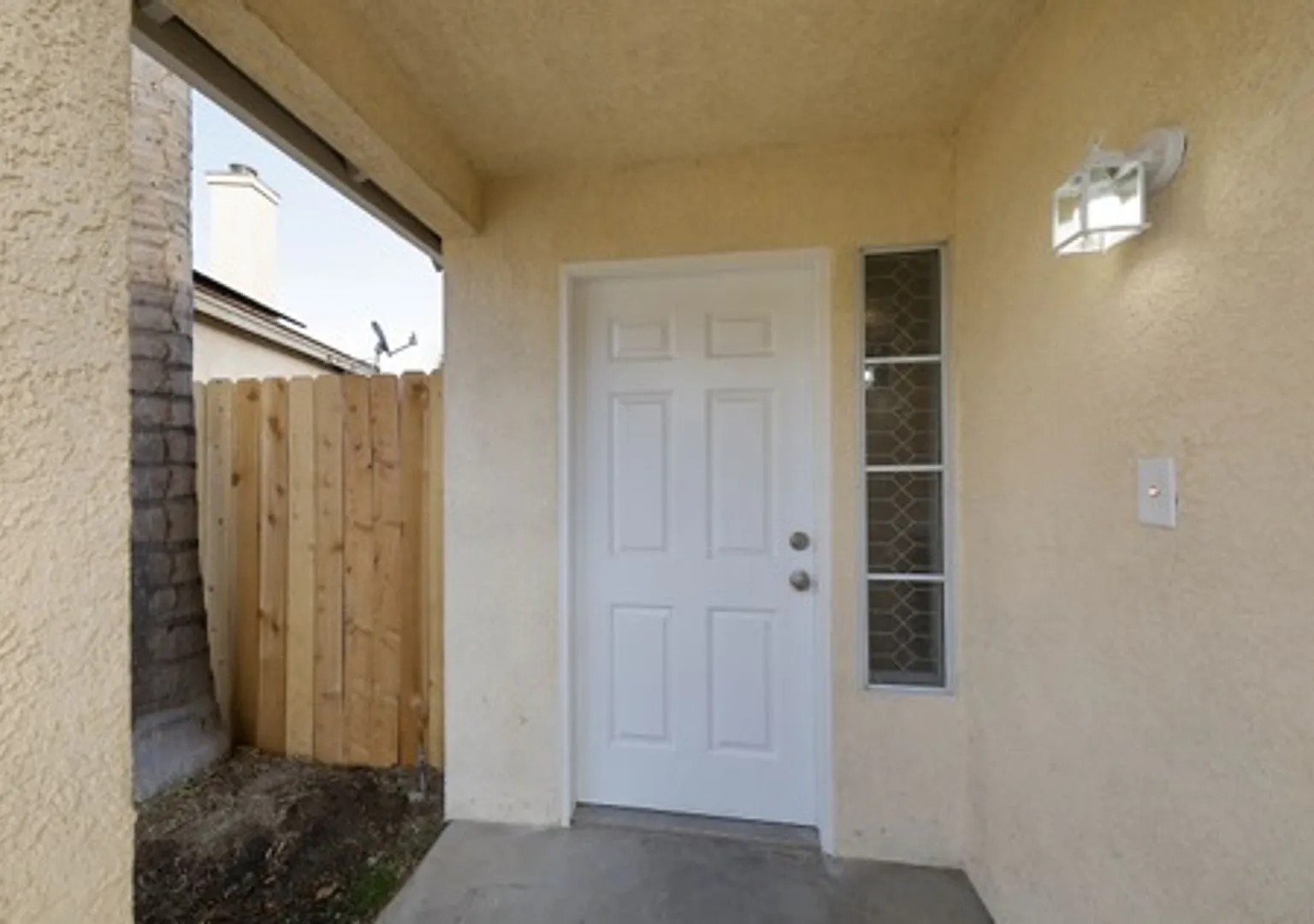 SW Bakersfield 3 bedroom/ 2 bathroom home — Photo 2