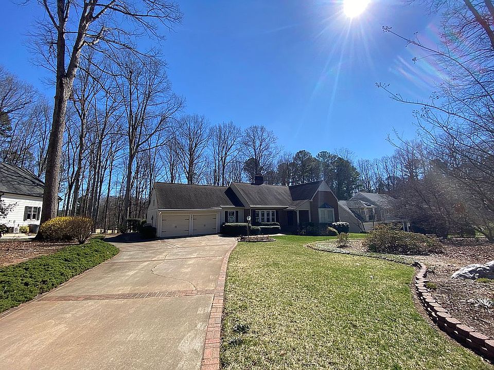 121 Bruce Dr