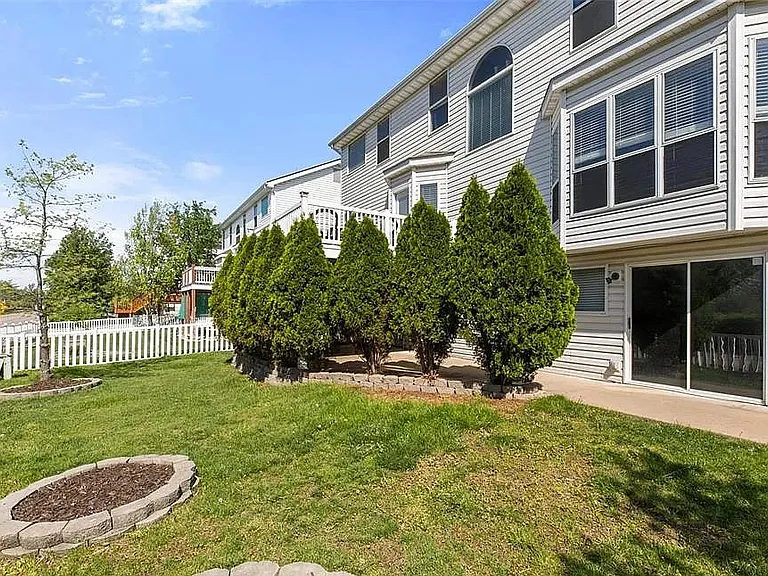 605 Thornridge Dr — Photo 15