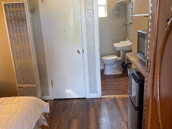 5th image of 304 Victorian Ave #2