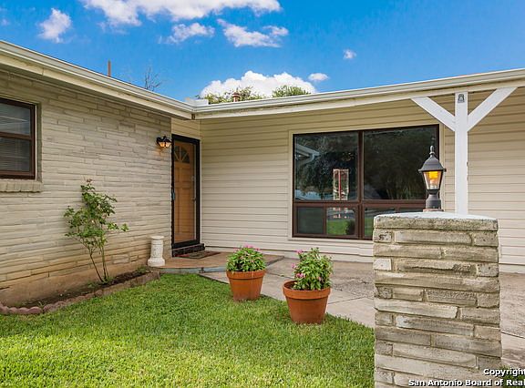 3rd image of 238 Patricia Dr