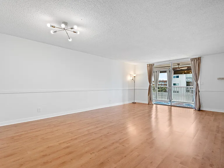620 NE 12th Ave #602 — Photo 11