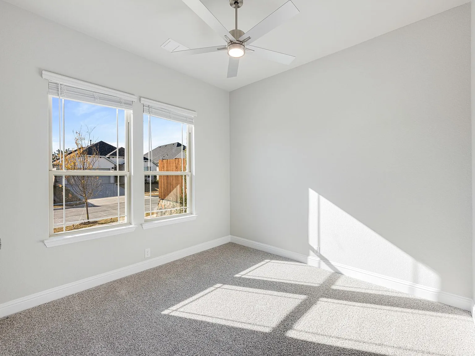 3 bed, 2102 sqft, $3,450 — Photo 4