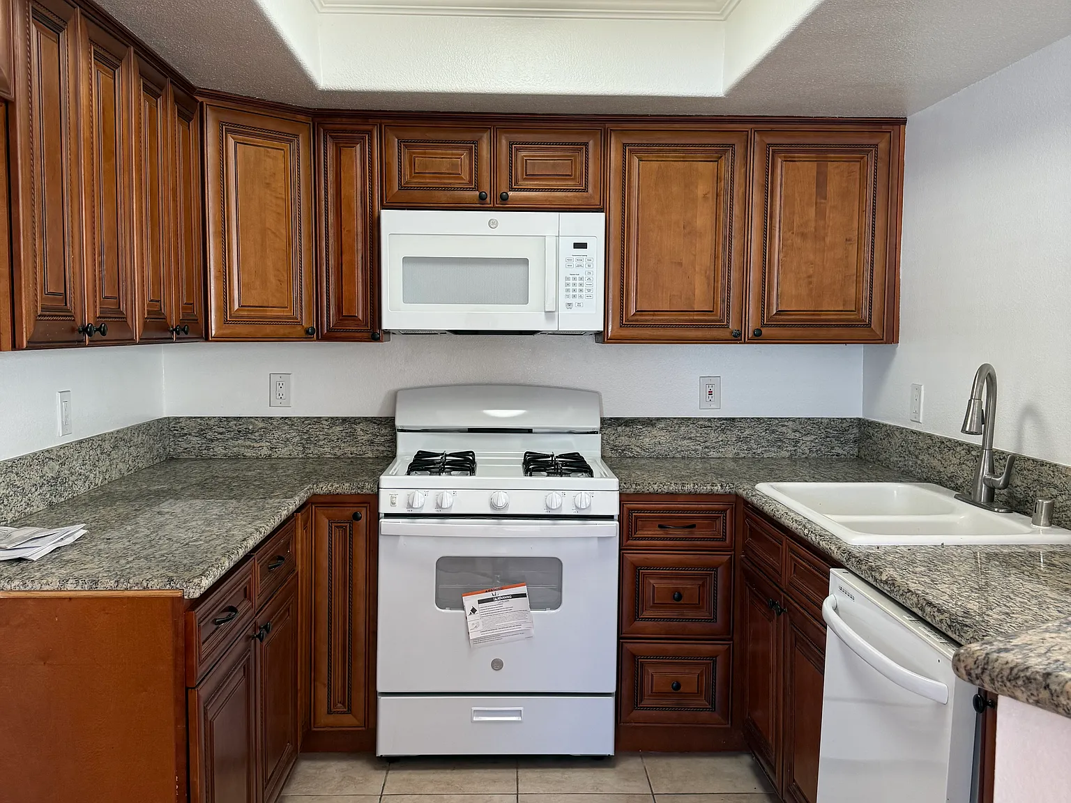 2 bed, 900 sqft, $2,595 — Photo 4