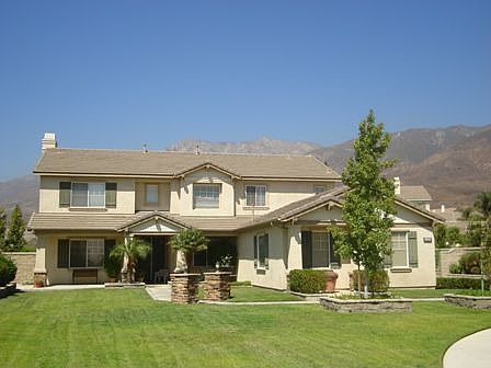 Captivating Pool Home on 1/2 Acre! Beautiful Mountain Views