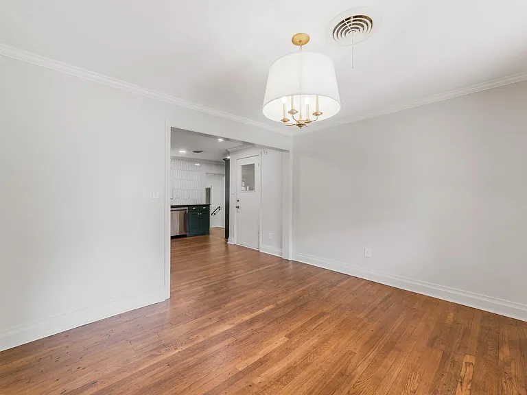 900 Oaklawn Ave — Photo 2