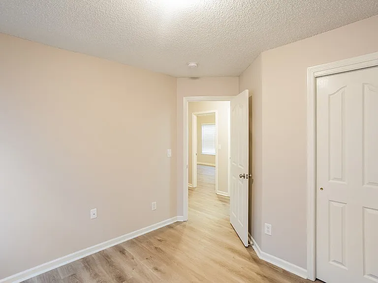 5902 Shining Oak Ln — Photo 11