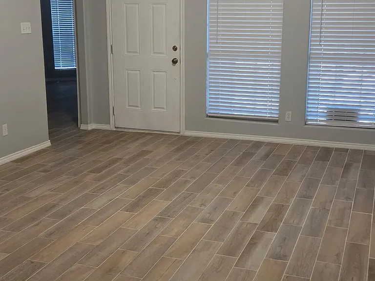 310 Plata Dr — Photo 1