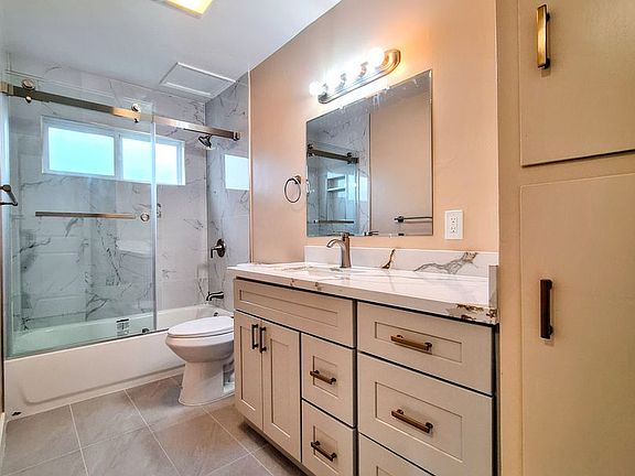 5th image of 890 Burbank Dr APT 3