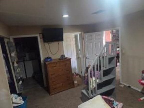 4th image of 211 Vale St