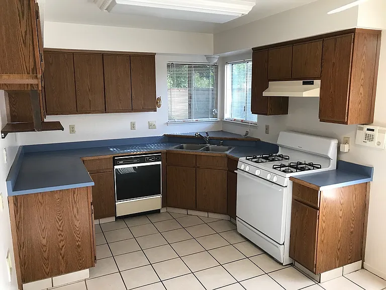 5233 W Iris Ct — Photo 2