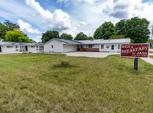 715 N John Wayne Dr, Winterset, IA 50273