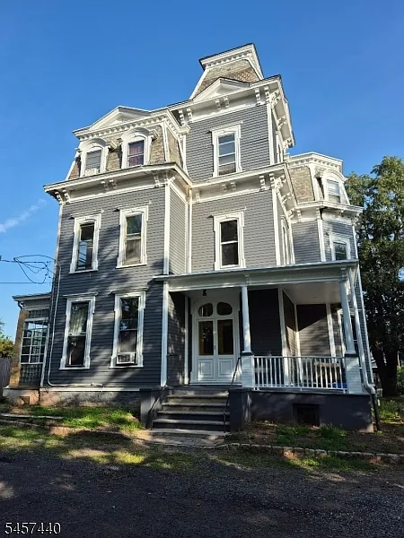 2 bed, 1.0 bath, $2,600 — Photo 1
