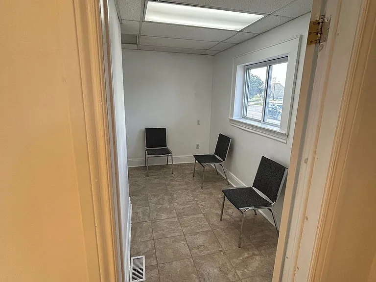 41 Bloor St E — Photo 5