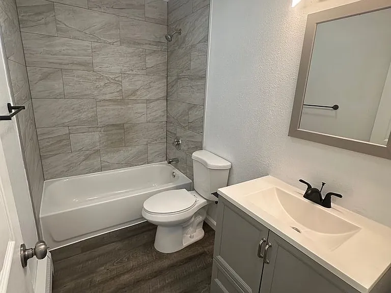 3404 Thompson Ave — Photo 9