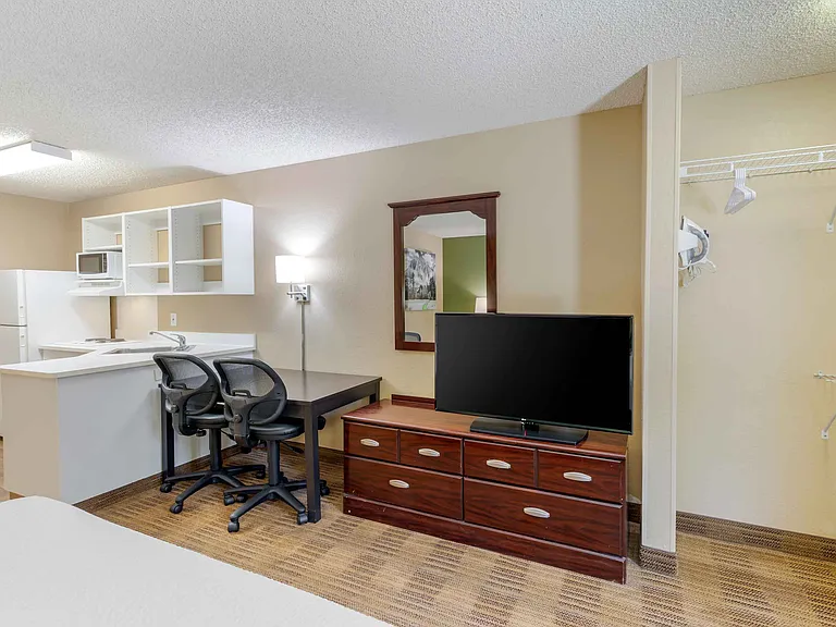 Studio Suite - 1 Queen Bed