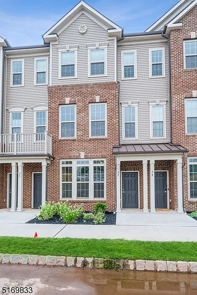 2 bed, 2.0 bath, 1050 sqft, $2,950 — Photo 3