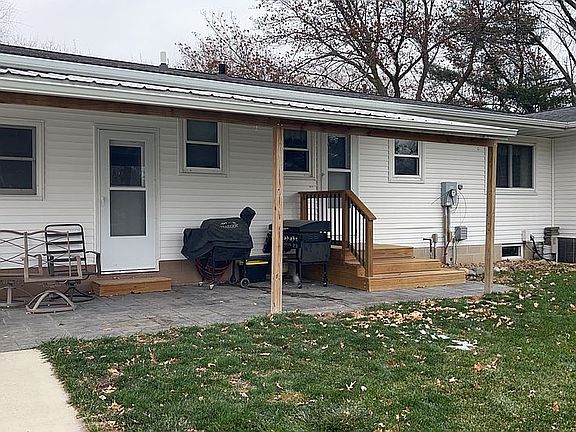 3rd image of 1413 Hillcrest Dr