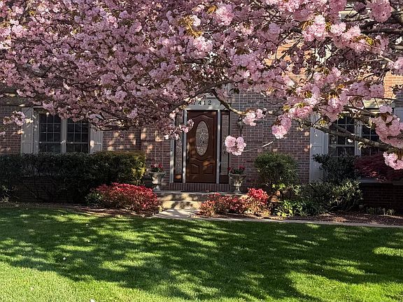 3rd image of 7412 Rosewood Manor Ln