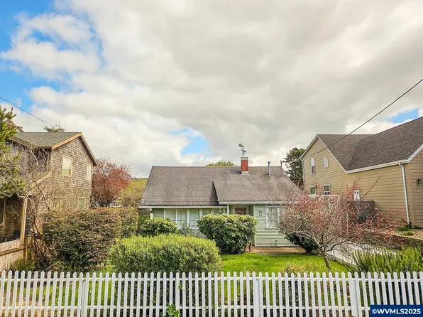 6546 SW Ebb Ave, Lincoln City, OR 97367